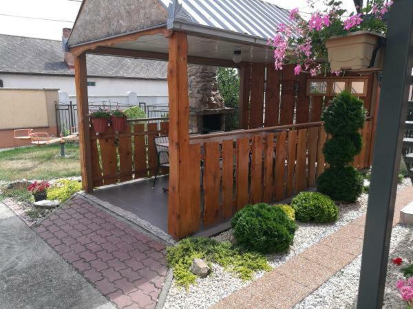 Hodosi Apartman Apartment Veľký Meder Bagian luar foto